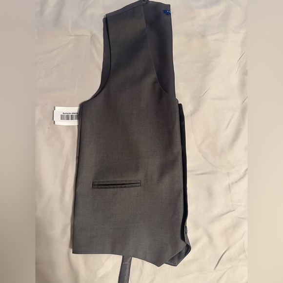 Perry‎ Ellis Kids Gray Vest - Picture 11 of 11